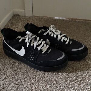 Nike Black and White Men's Sneakers